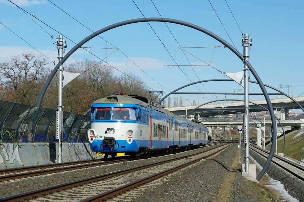 452 022-7