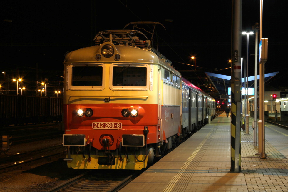242 260-8