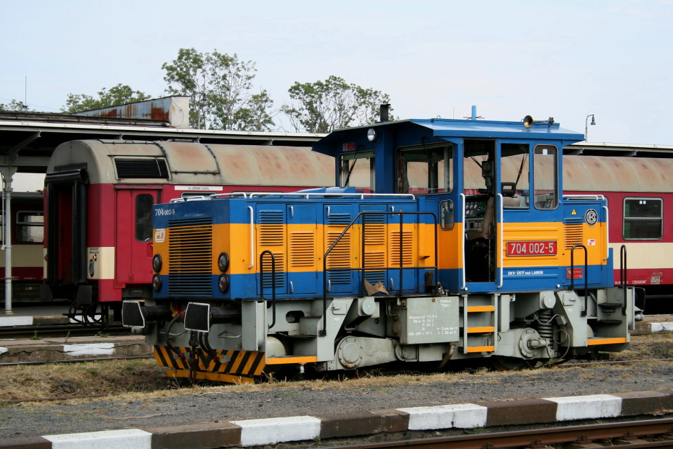 704 002-5