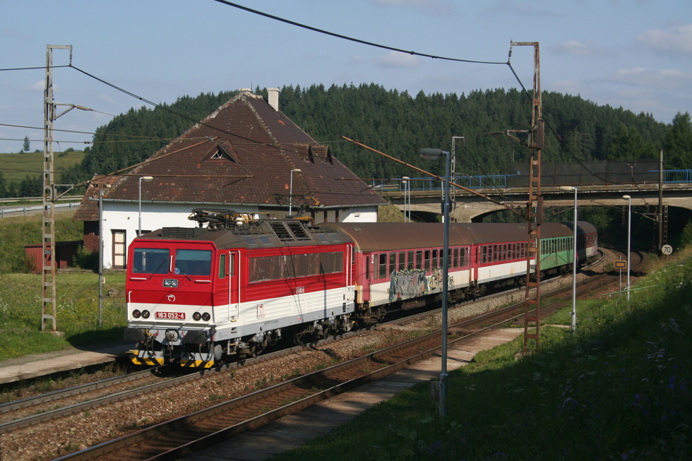 163 052-4