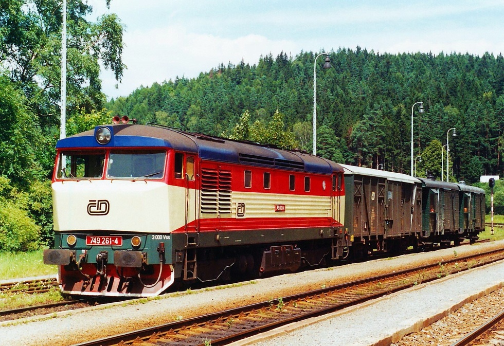 749 261-4