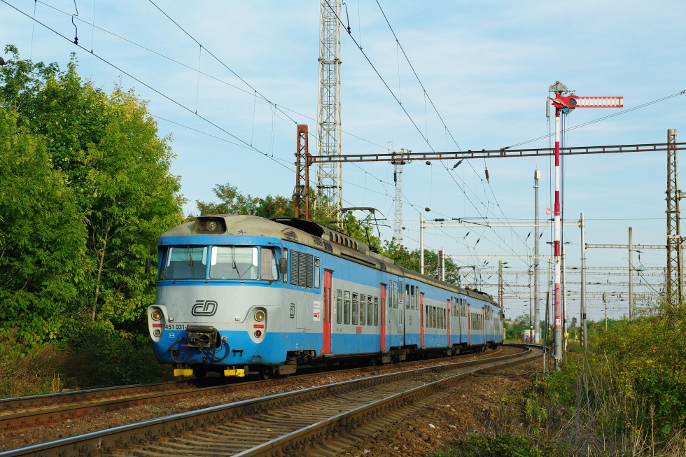 451 031-9