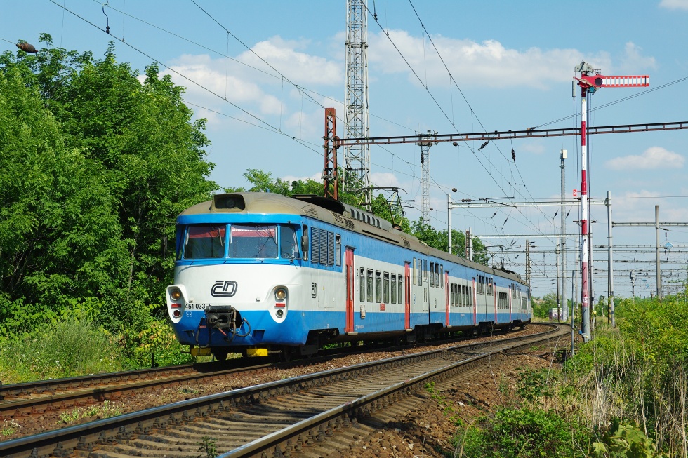 451 033-5