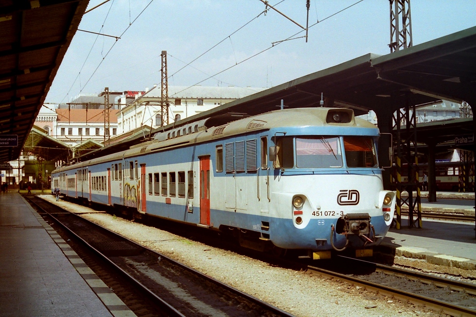 451 072-3