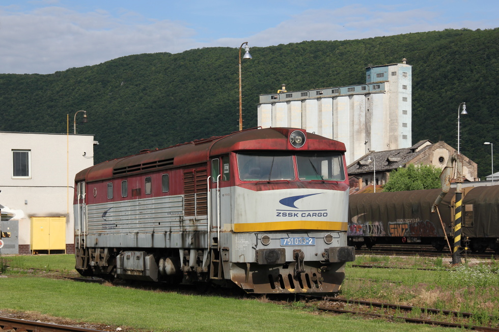 751 033-2