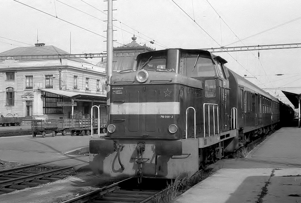 710 066-2