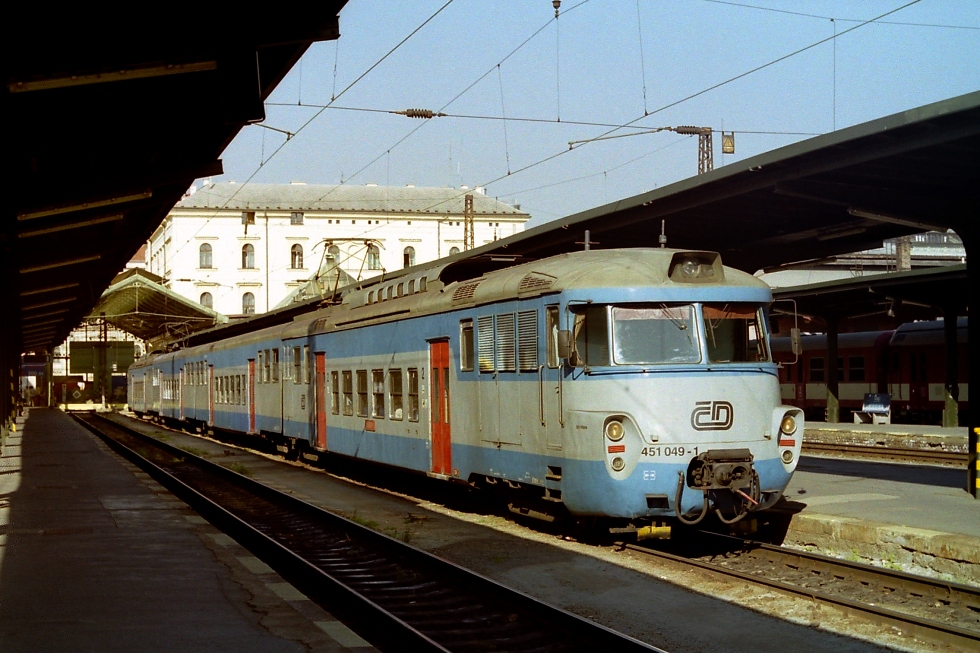 451 049-1