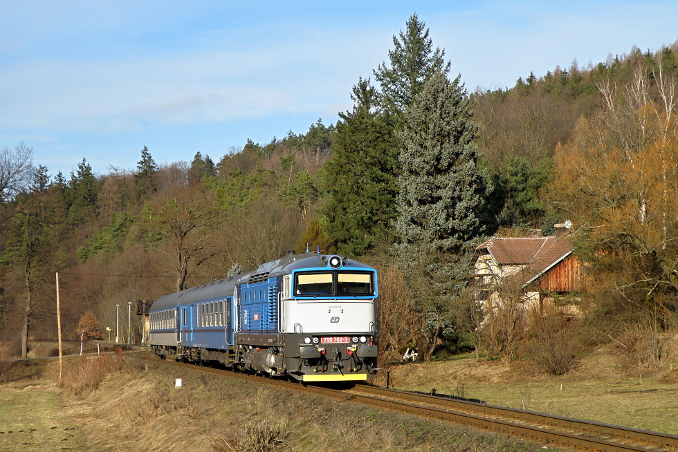 750 702-3