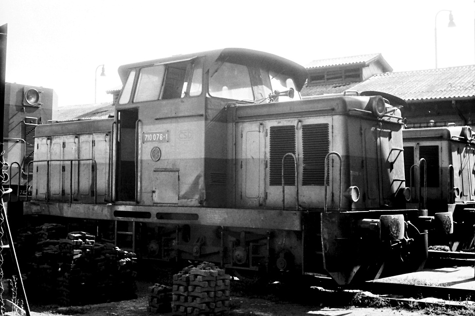 710 076-1