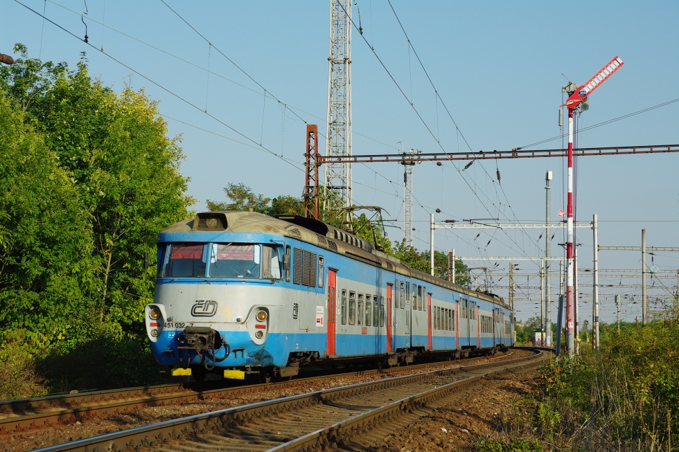 451 032-7