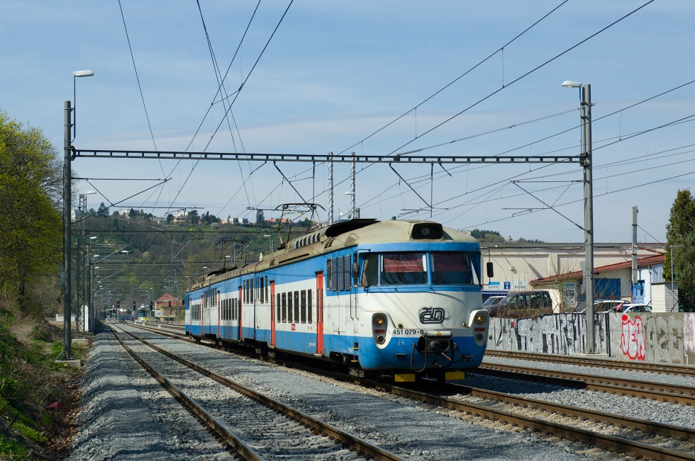 451 079-8