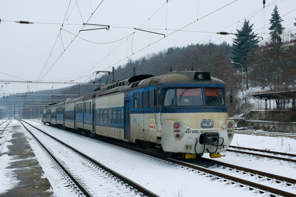 451 095-4