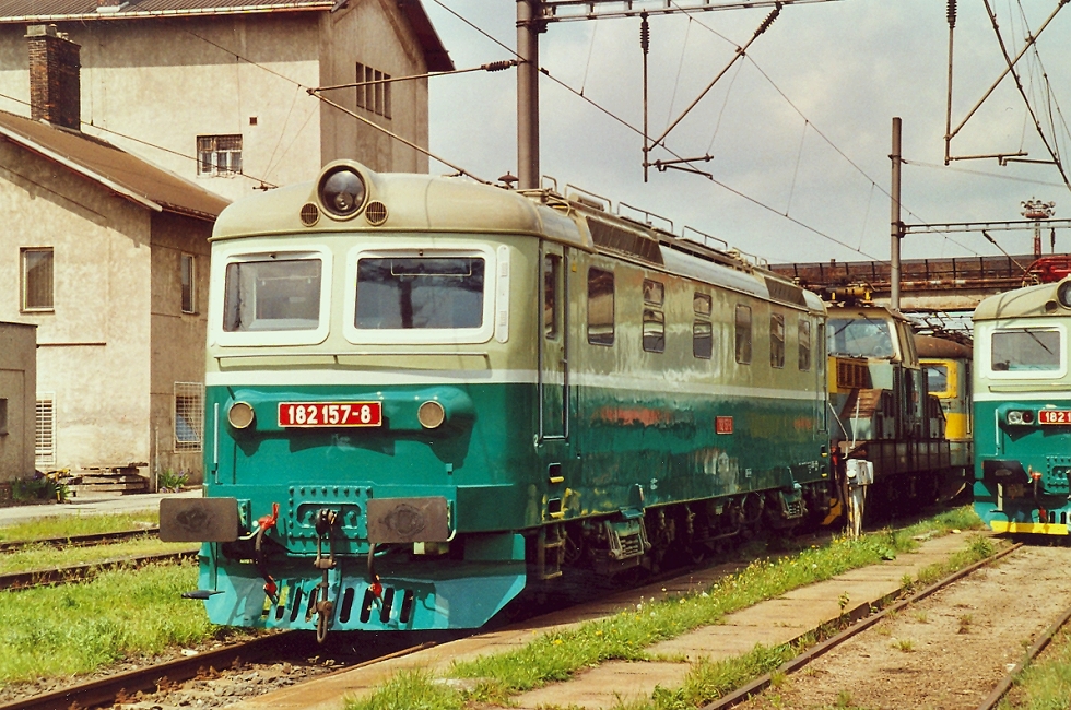 182 157-8
