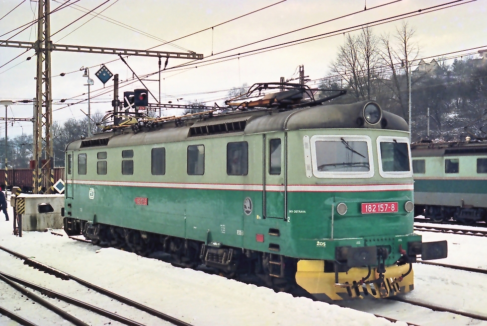182 157-8