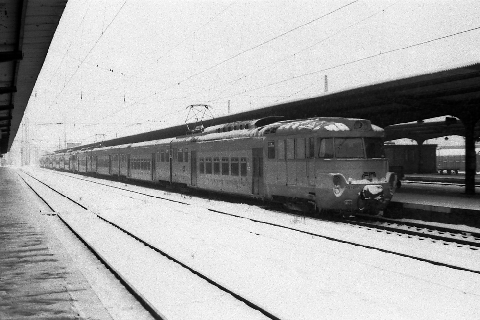 451 077-2