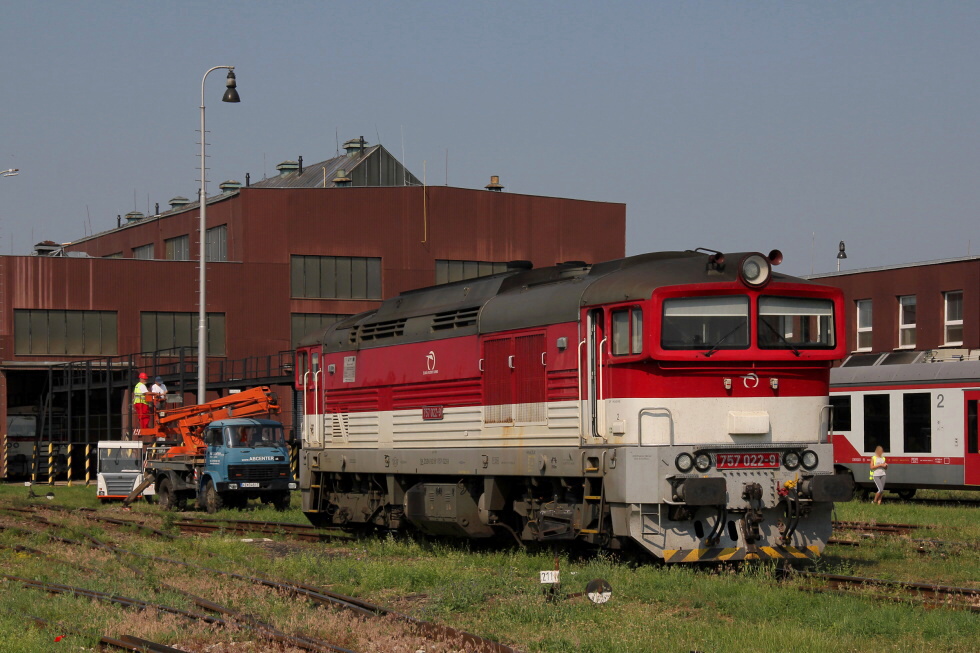 757 022-9