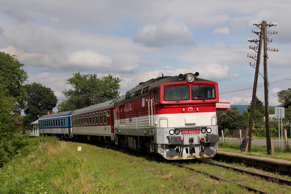 757 023-7