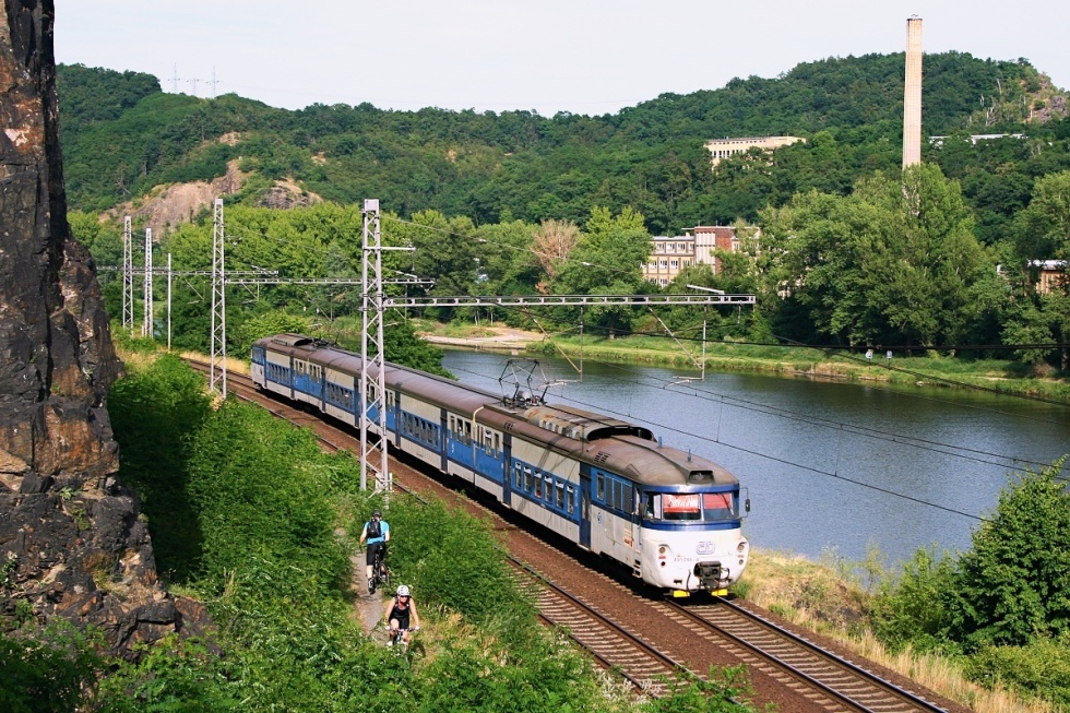 451 095-4