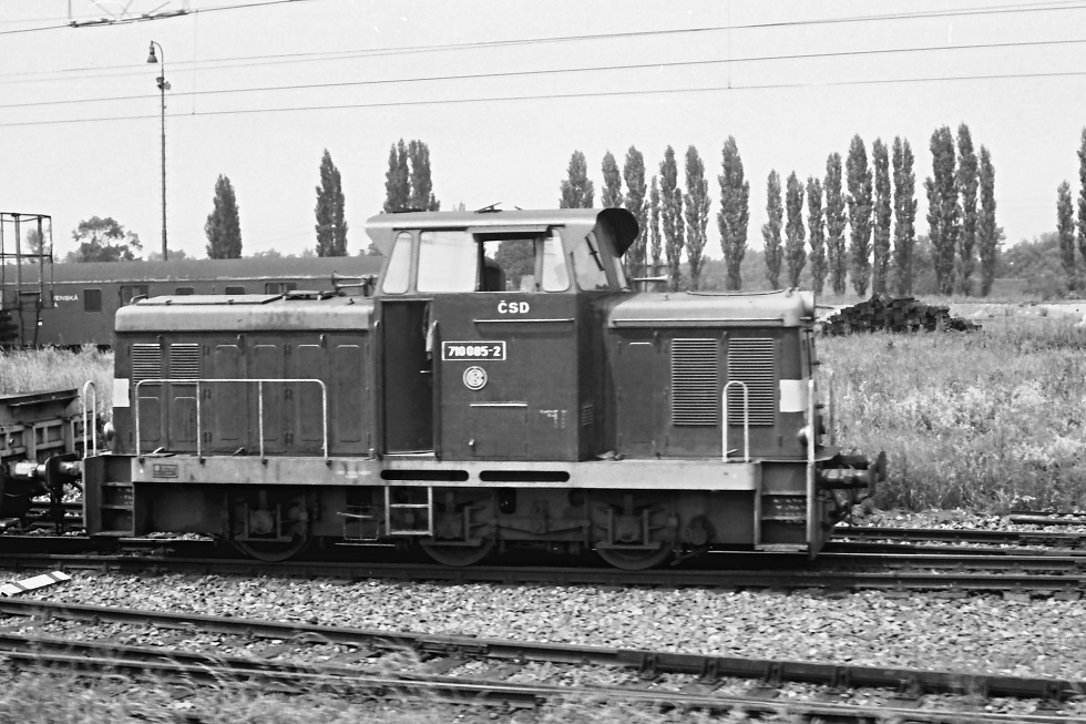 710 085-2