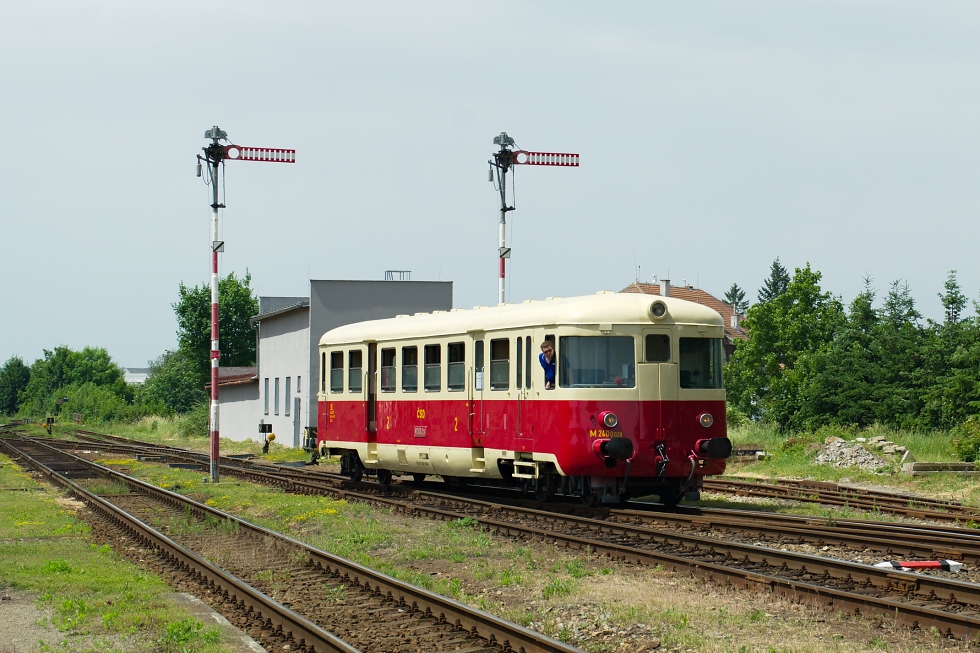 820 028-9