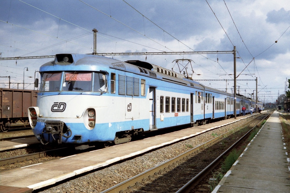 451 095-4