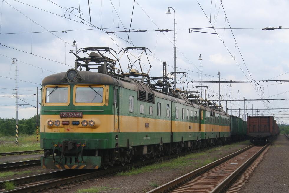 125 835-9