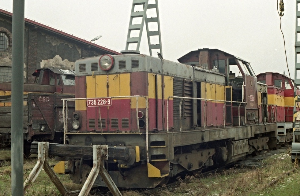 735 228-9