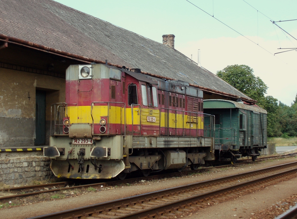 742 293-4