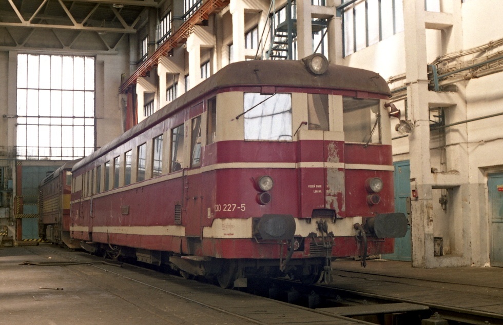 830 227-5