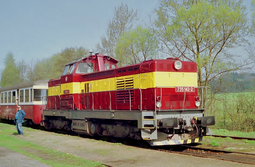 735 142-2