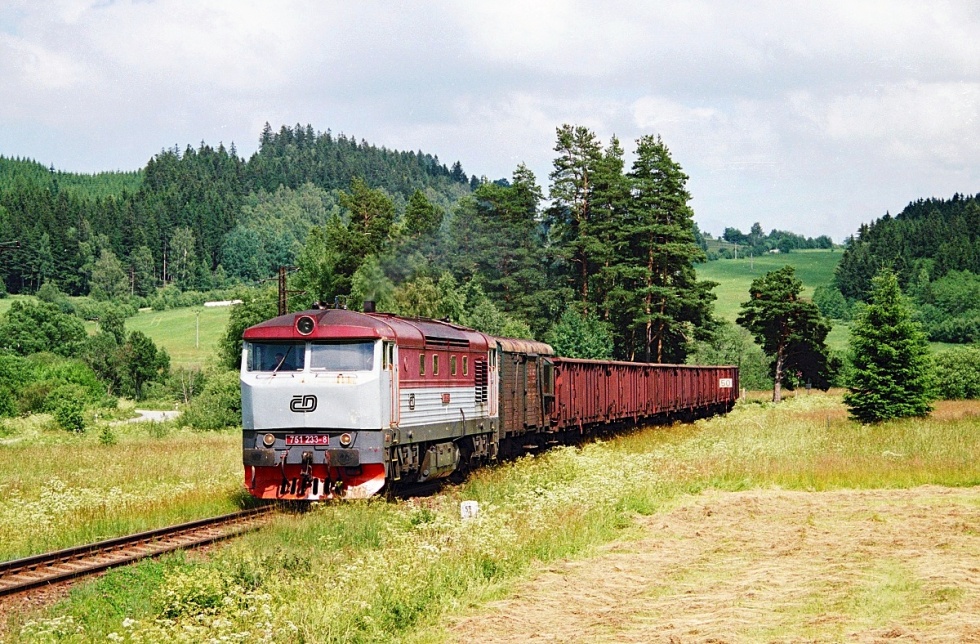 751 233-8