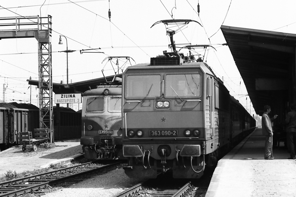 363 090-2
