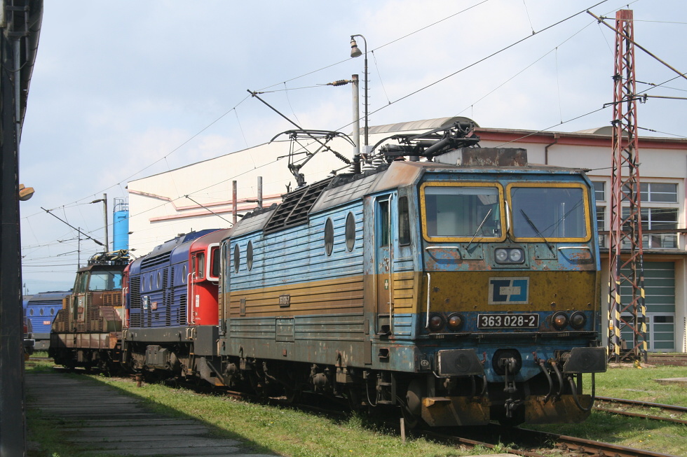 363 028-2
