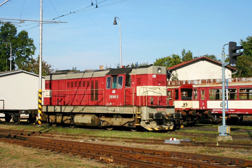 742 043-3