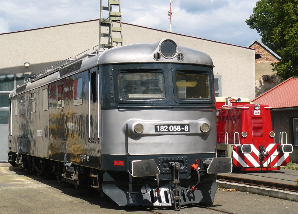 182 058-8