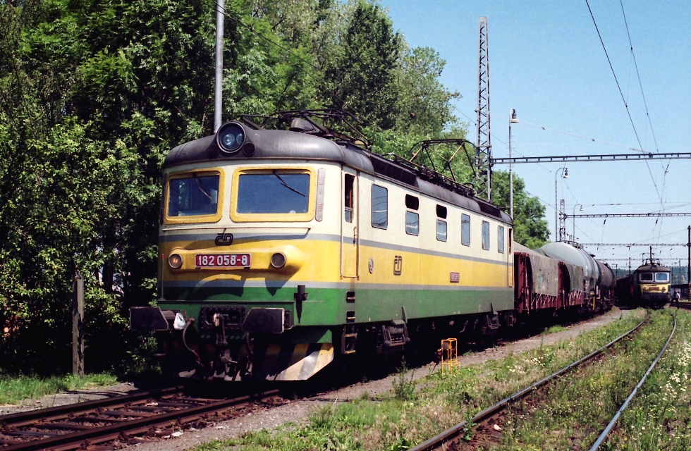 182 058-8