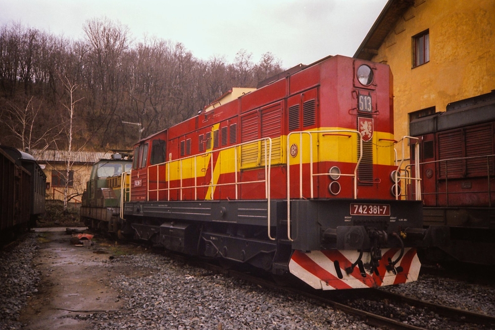 742 381-7