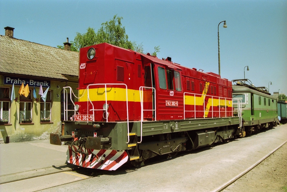 742 382-5