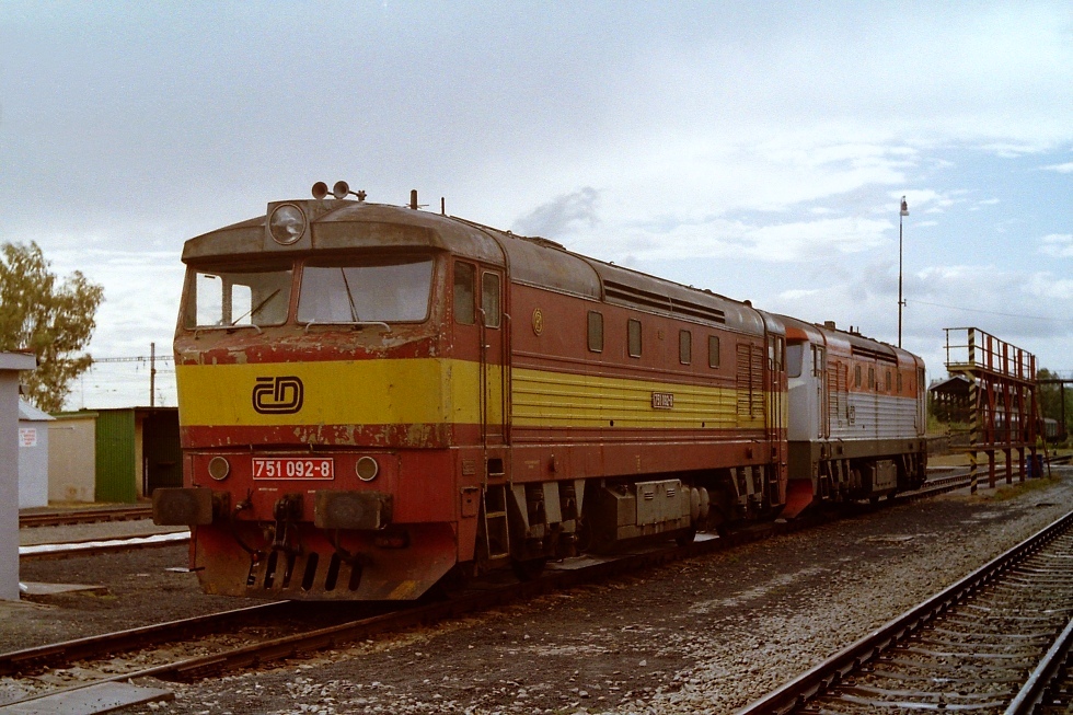 751 092-8