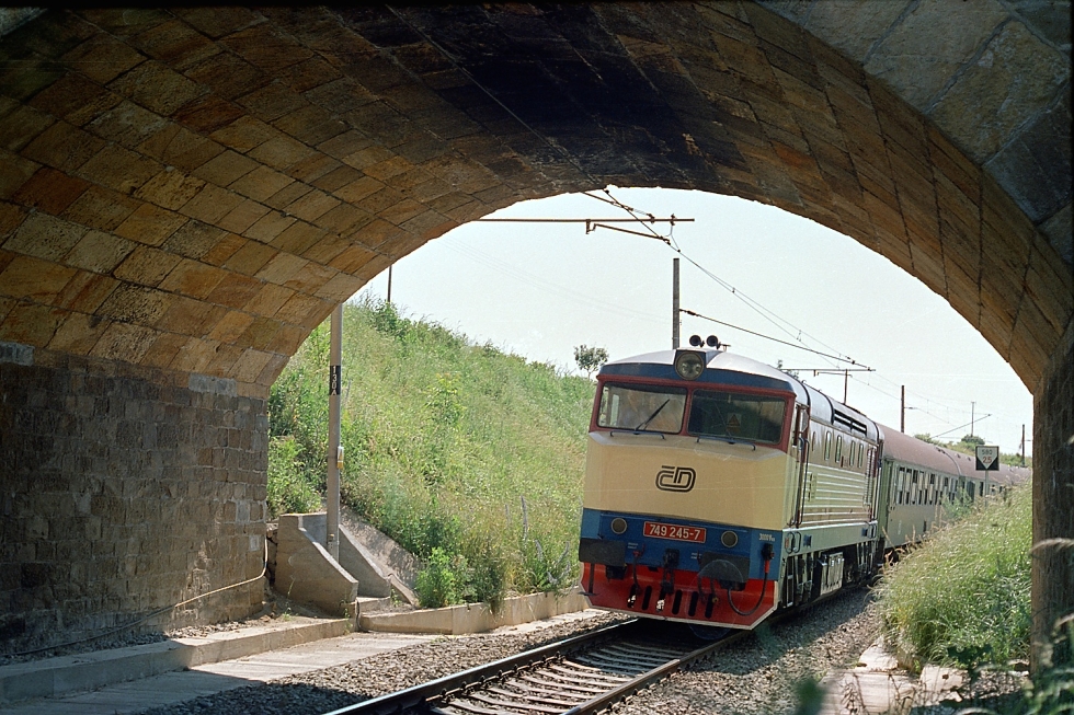 749 245-7