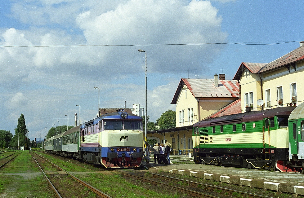 749 245-7