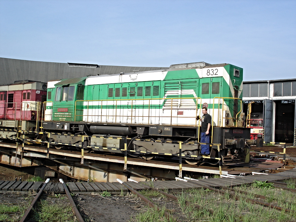 740 832-1