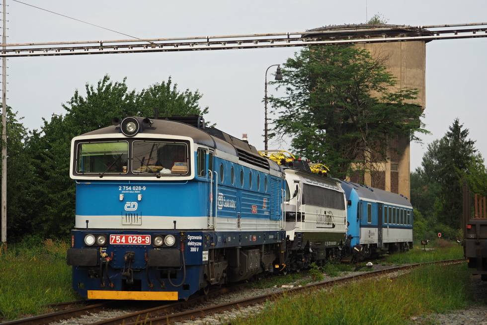 754 028-9