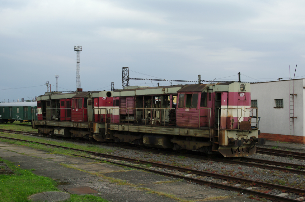 742 318-9