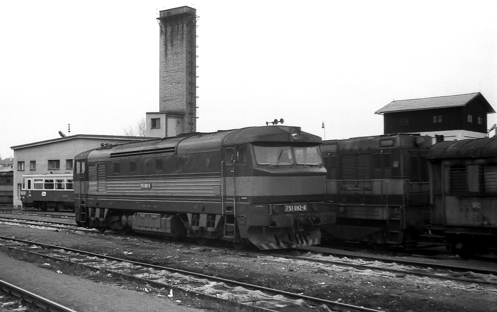 751 092-8