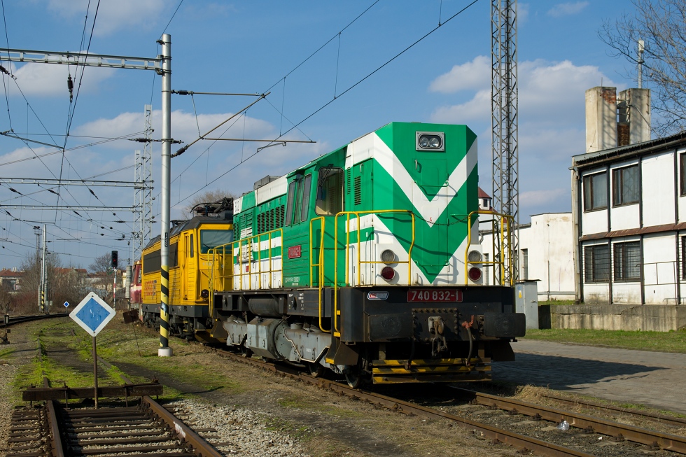 740 832-1