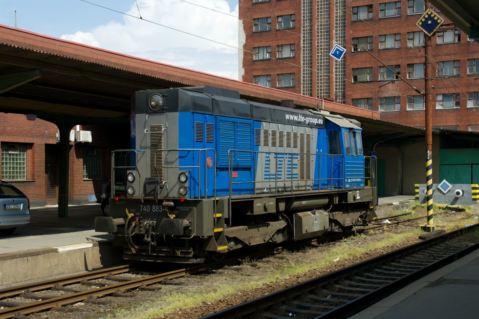 740 883-4