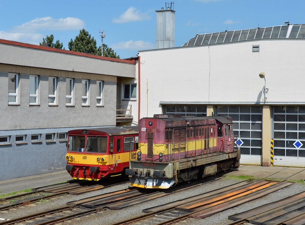 742 279-3