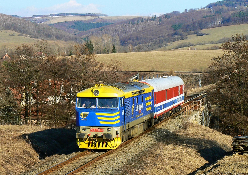 749 039-4
