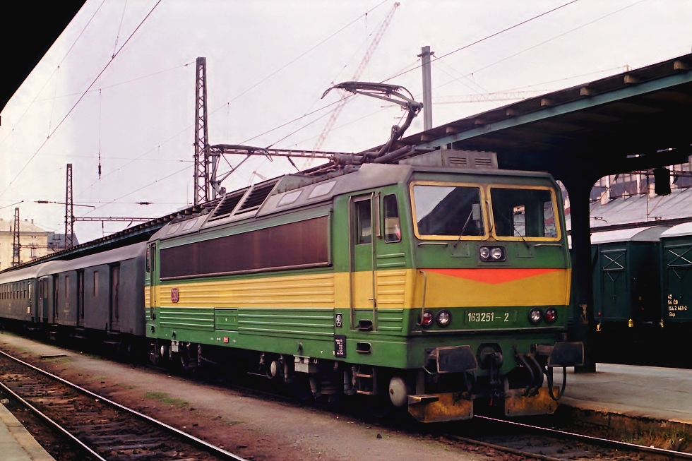 163 251-2